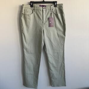 Gloria Vanderbilt Amanda Jeans Classic Rise Tapered Leg Light Green 16 Short NWT